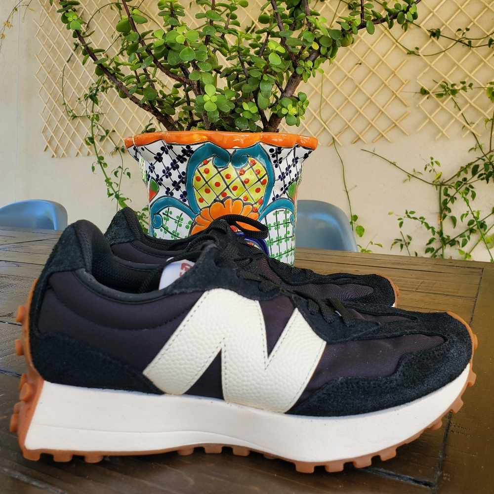 New balance 327 black white gum